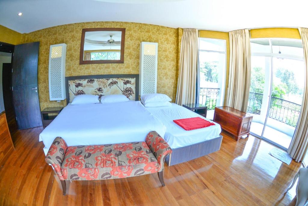 Suzie pool villa 7 bedrooms with private pool. Suzie pool villa 7 bedrooms with private pool.