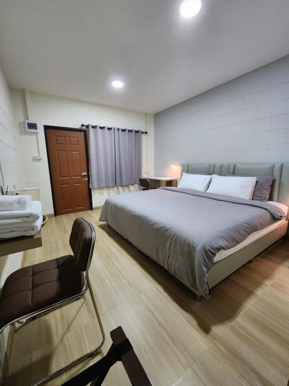 78'sHometel Pattaya 102 SuperKing size Bed 78'sHometel Pattaya 102 SuperKing size Bed