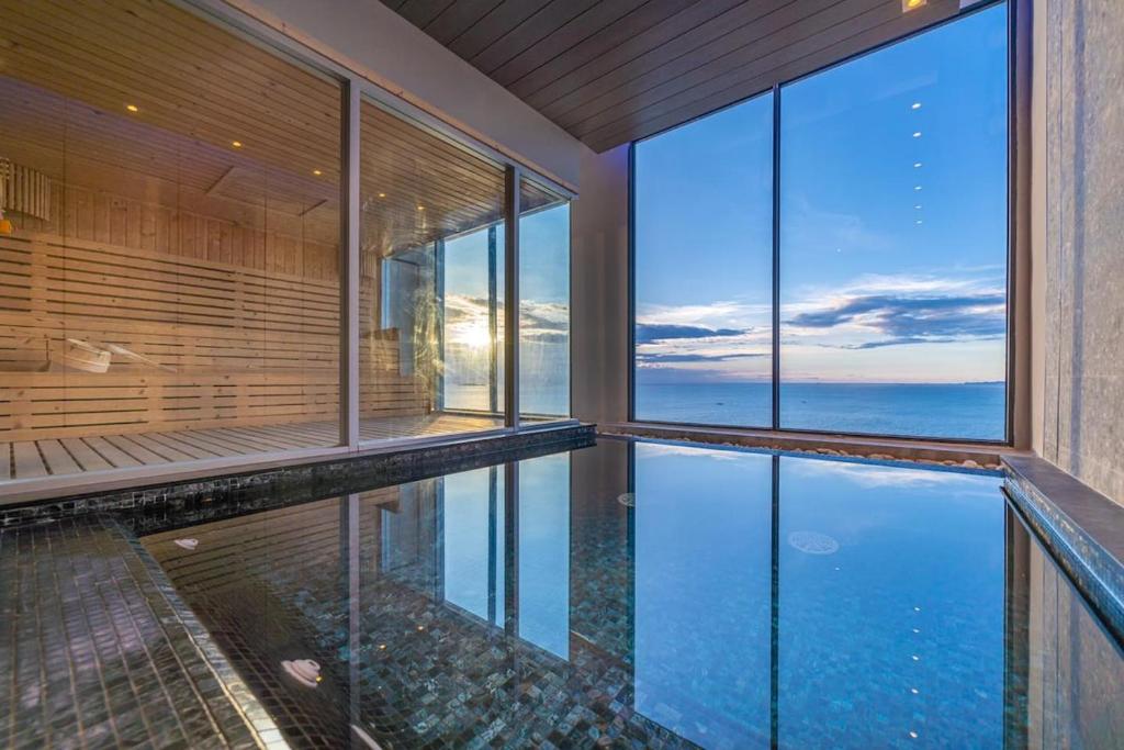Magical Sea View -Great Location Magical Sea View -Great Location