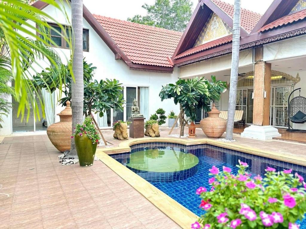 Luxurious and spacious Poolvilla at about 500 mtr from Jomtien Beach with luxurious facility Private Swimming Pool, Jaccuzi,Fitness Room,Table Tenis and more alongwith free electricity 80 units per stay night Luxurious and spacious Poolvilla at about 500 mtr from Jomtien Beach with luxurious facility Private Swimming Pool, Jaccuzi,Fitness Room,Table Tenis and more alongwith free electricity 80 units per stay night