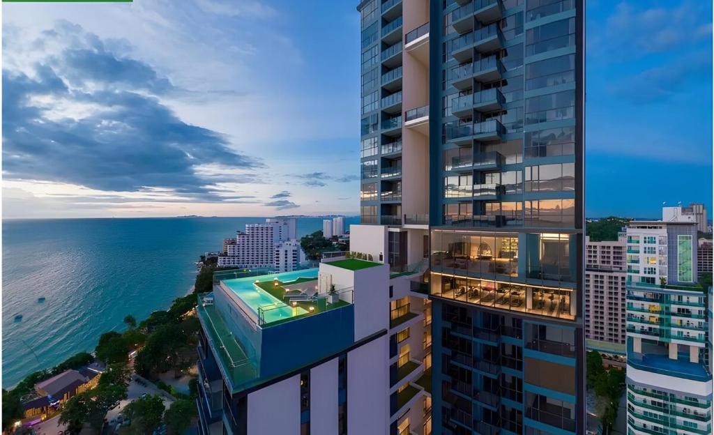 High Floor Beachfront 1 BR Condo with Scenic View High Floor Beachfront 1 BR Condo with Scenic View