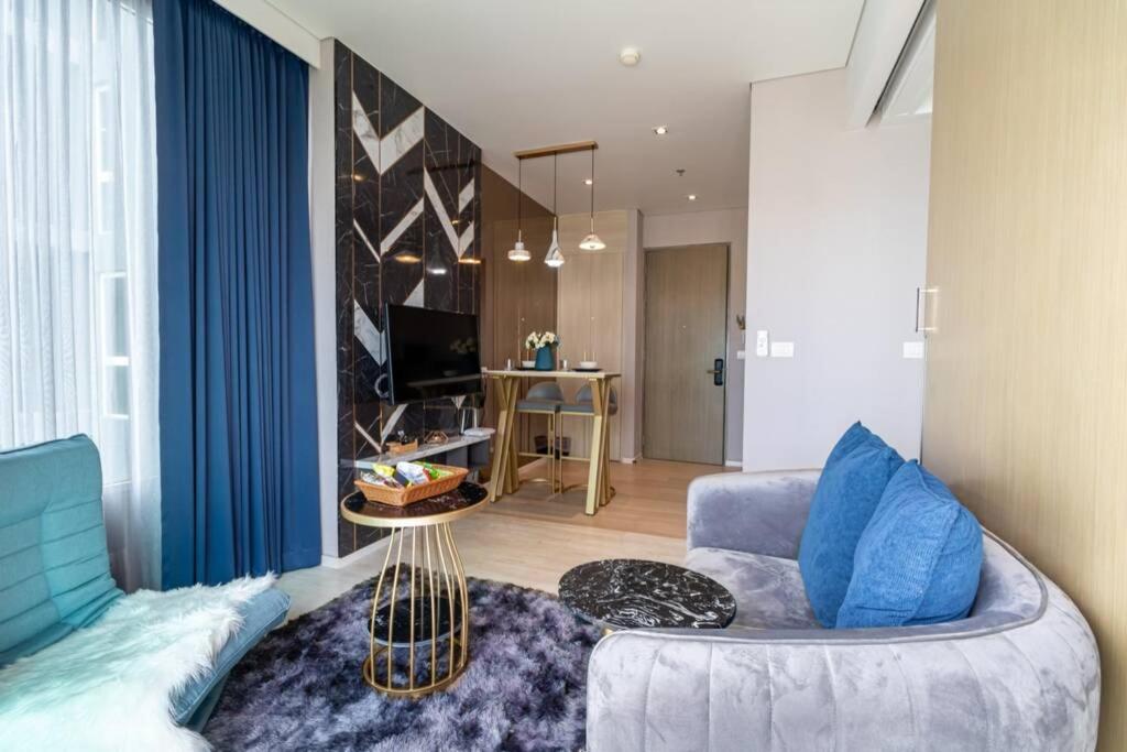 Veranda Pattaya Luxury Design Balcony with seaview Veranda Pattaya Luxury Design Balcony with seaview