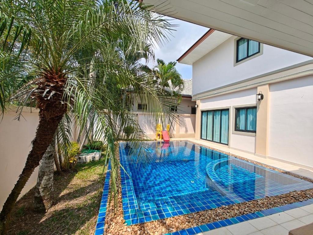 Holiday House Pattaya