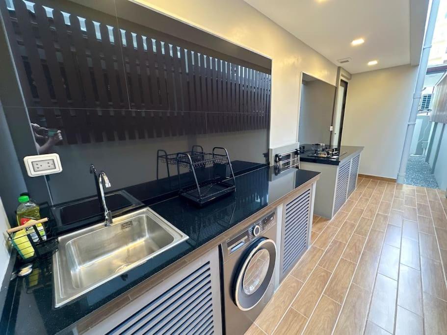Super Luxury 3 Bedroom Private Pool Villa with Jacuzzi, Near 711, 10 minutes to Walking Street and Pattaya Beach - MT 7 Super Luxury 3 Bedroom Private Pool Villa with Jacuzzi, Near 711, 10 minutes to Walking Street and Pattaya Beach - MT 7