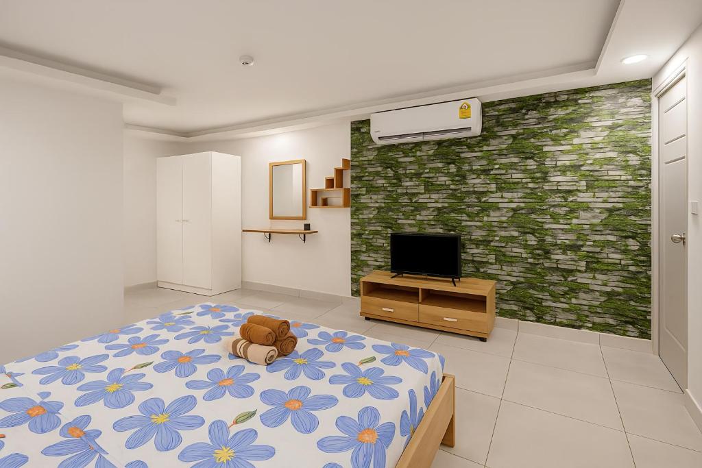 Laid back tropical garden Pattaya Laid back tropical garden Pattaya