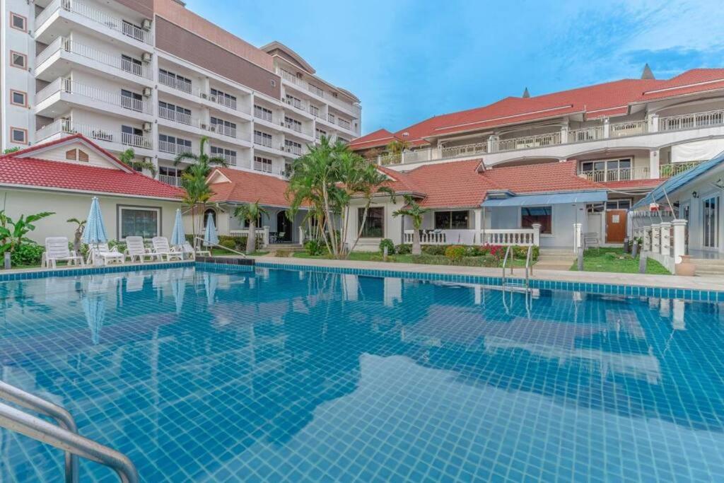 Resort 3-2BR Huge Pool, BBQ, 300m-Beach, 8 mins to Walking Street Resort 3-2BR Huge Pool, BBQ, 300m-Beach, 8 mins to Walking Street