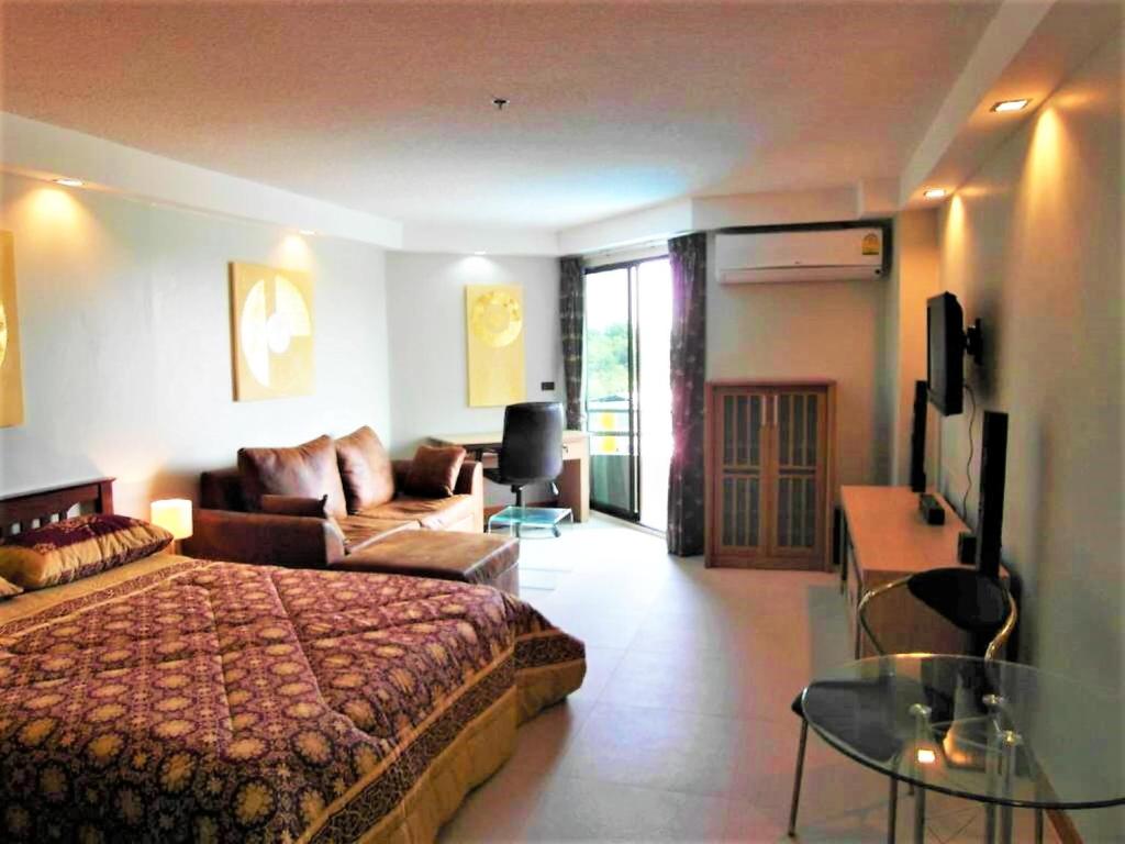 Swimming Pool View Spacious Studio 5 Min To Beach Swimming Pool View Spacious Studio 5 Min To Beach