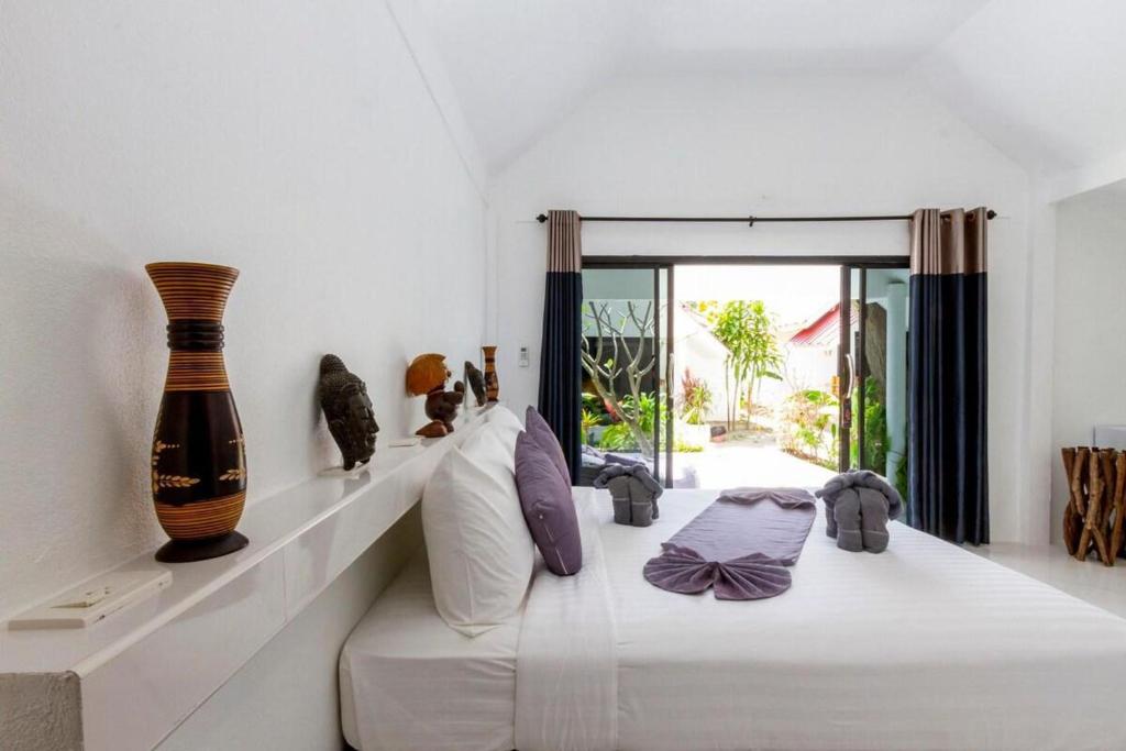 Bungalow near by beach El Pillax Lanta Resort Bungalow near by beach El Pillax Lanta Resort