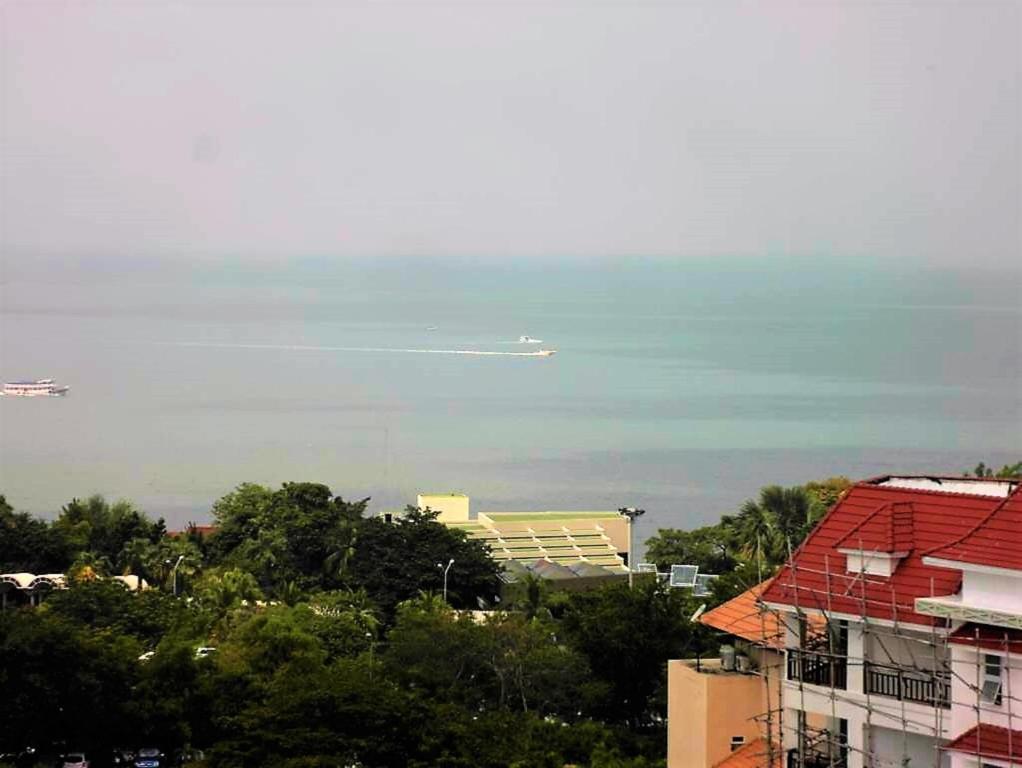 The Cliff sea pool views studio apartment Pratumnak Pattaya