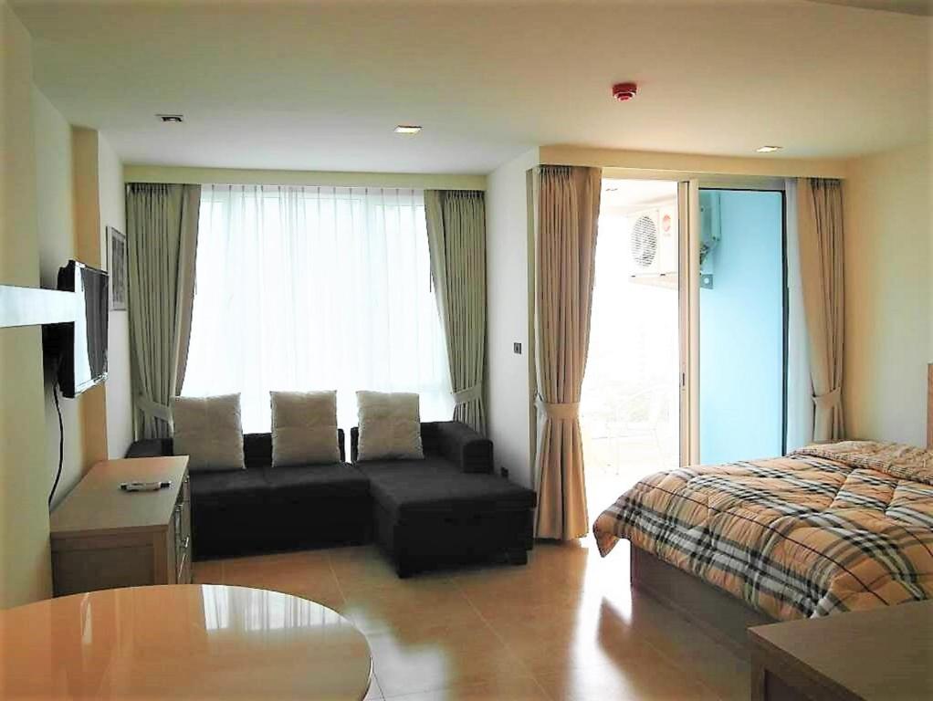 The Cliff sea pool views studio apartment Pratumnak Pattaya