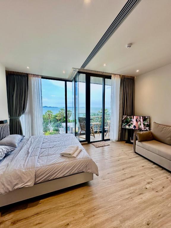 AROM WONGAMAT luxury boutique beachfront residence in North Pattaya, 702 AROM WONGAMAT luxury boutique beachfront residence in North Pattaya, 702
