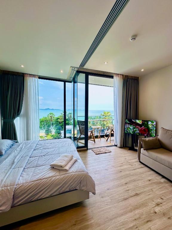 AROM WONGAMAT luxury boutique beachfront residence in North Pattaya, 702 AROM WONGAMAT luxury boutique beachfront residence in North Pattaya, 702