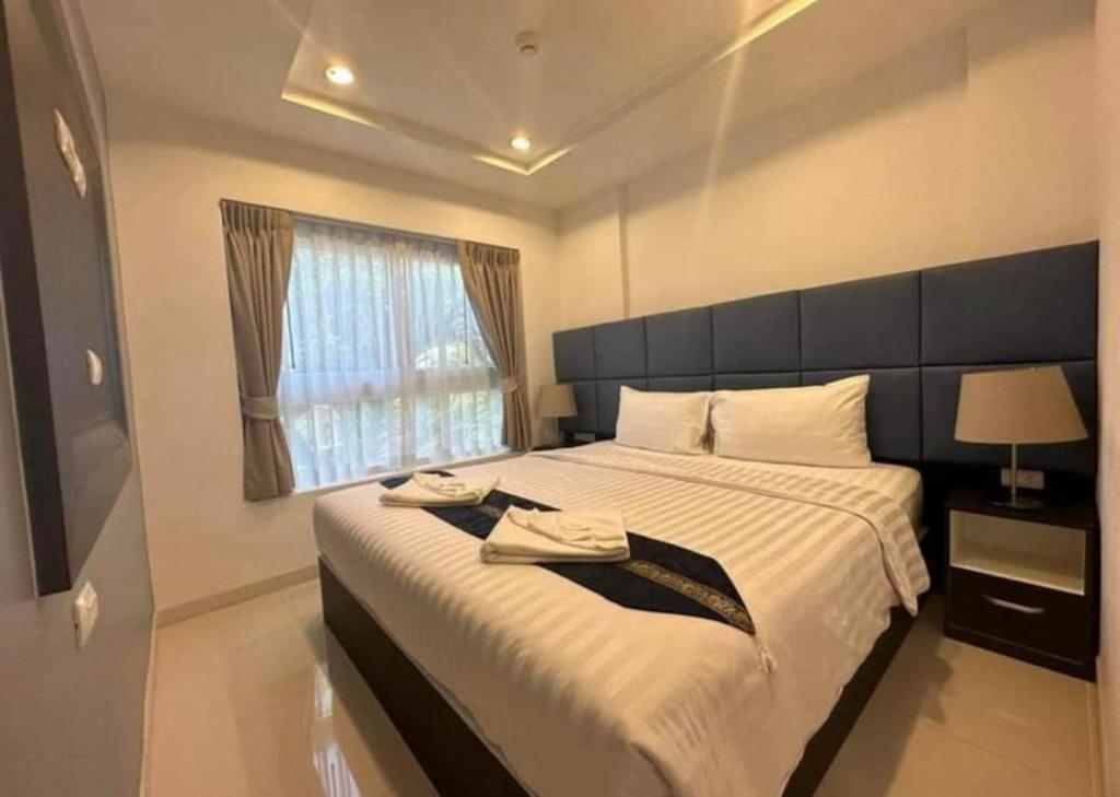 Spacious 1BR with kitchen, Pool, Gym, Near Beach, Bars & Eats Spacious 1BR with kitchen, Pool, Gym, Near Beach, Bars & Eats