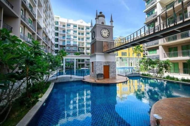 Modern 1-Bedroom Condo with Pool View Arcadia Beach Continental Pattaya Modern 1-Bedroom Condo with Pool View Arcadia Beach Continental Pattaya