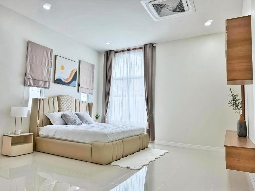 The 8 MaBella House Pattaya Pool Villa