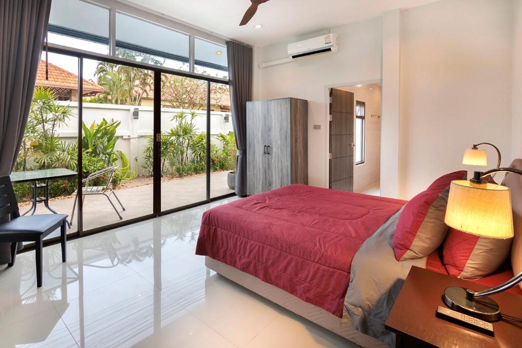 Villa Sabai, minutes to the Beach and City Pattaya Villa Sabai, minutes to the Beach and City Pattaya