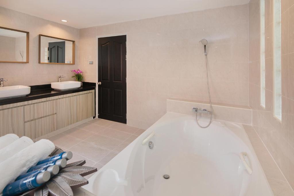 Villa Sabai, minutes to the Beach and City Pattaya Villa Sabai, minutes to the Beach and City Pattaya