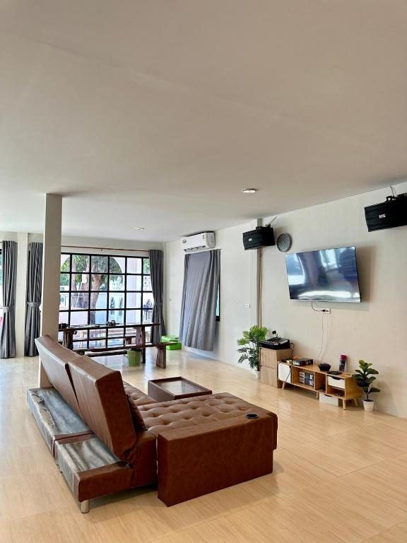 Charin pool Villa Bangsean home1