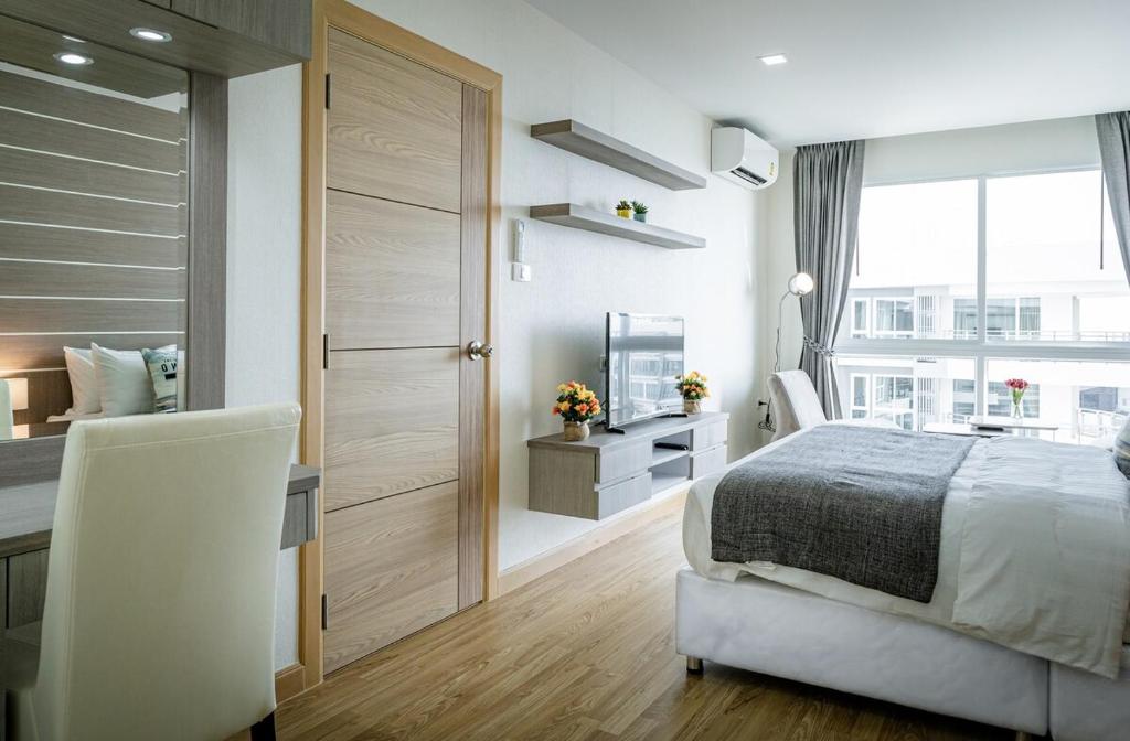 NEW amazing apartment by the beach with seaview