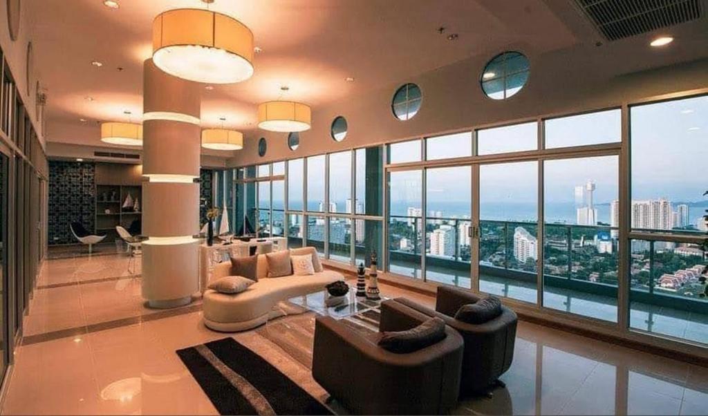 Snapshot of High Rise Condo Hotel Suites With Business Lounge