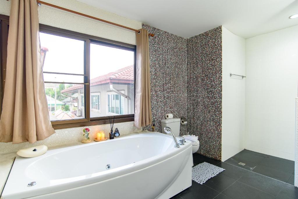 Pattaya Warm and relax Thai family home Pattaya Warm and relax Thai family home