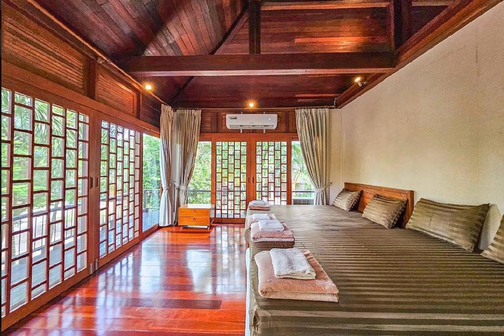 SS pool villa hills