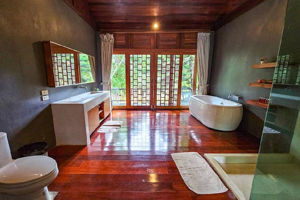 SS pool villa hills