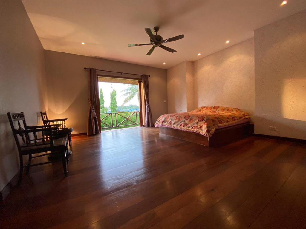 Exclusive 10-Person Villa with Pool & land 6000m Exclusive 10-Person Villa with Pool & land 6000m