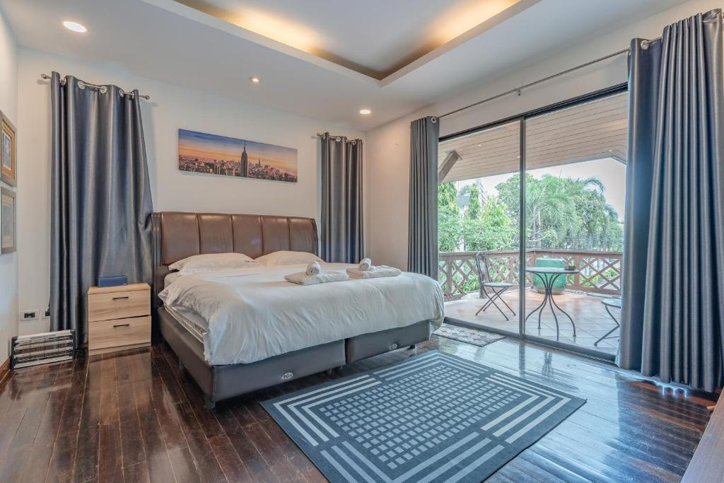 Thai Mei 3B near Hollywood