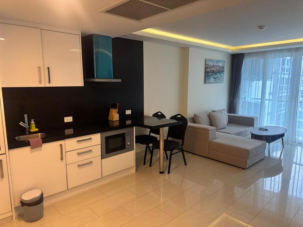 Grand Avenue 1BR 6th floor pool view smart tv wifi