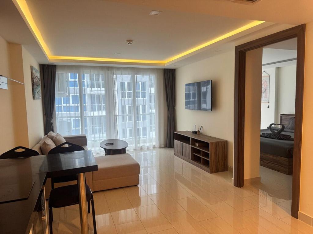 Grand Avenue 1BR 6th floor pool view smart tv wifi