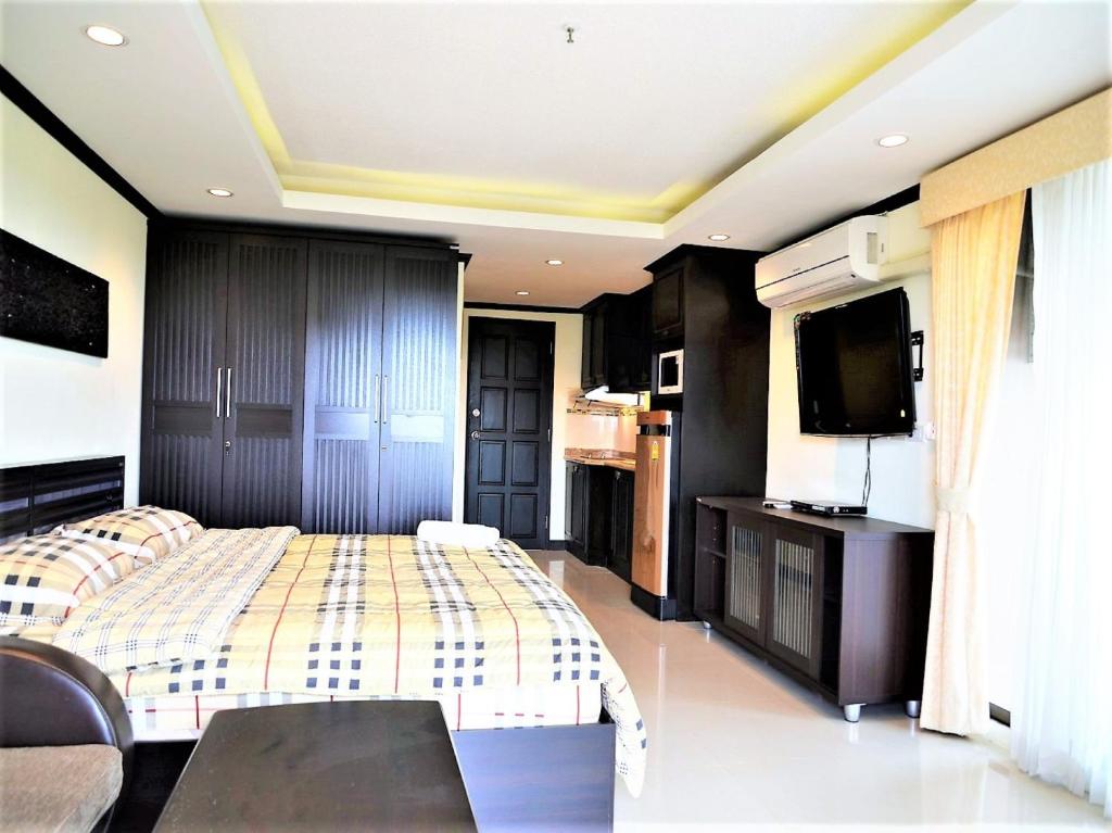 Angket Condominium corner apartment with large balcony