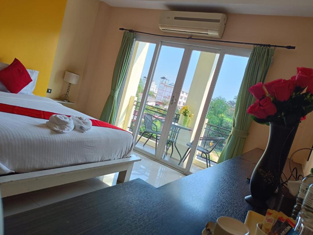 Moonlight Inn Room